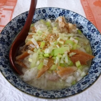 こんにちわ♪
海苔なかったので、ネギ入れました☆
ほっけの塩味で、お茶漬けが丁度良い味になりました♪
1人ランチにピッタリ (o⌒∇⌒o)
ごちそう様でした〜♥